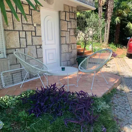 Sheltered Oasis In Appartamento